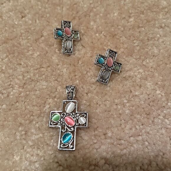 Silver necklace with cross pendant & matching cross earrings. - Picture 5 of 5